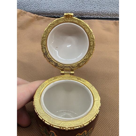 Harry & David Acorn-Shaped Ceramic Trinket Box With Gold Leaf Accents & Hinged - Picture 4 of 7